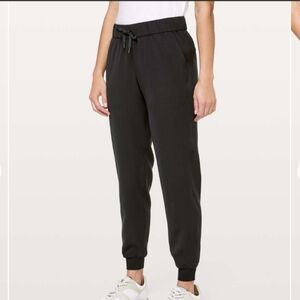Lululemon On the Fly Jogger - Black Size 6
